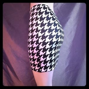 NWOT houndstooth bandage skirt